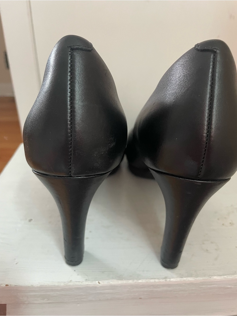 Clark’s Classic Black Women's Round-Toe Heels - Picture 4 of 5